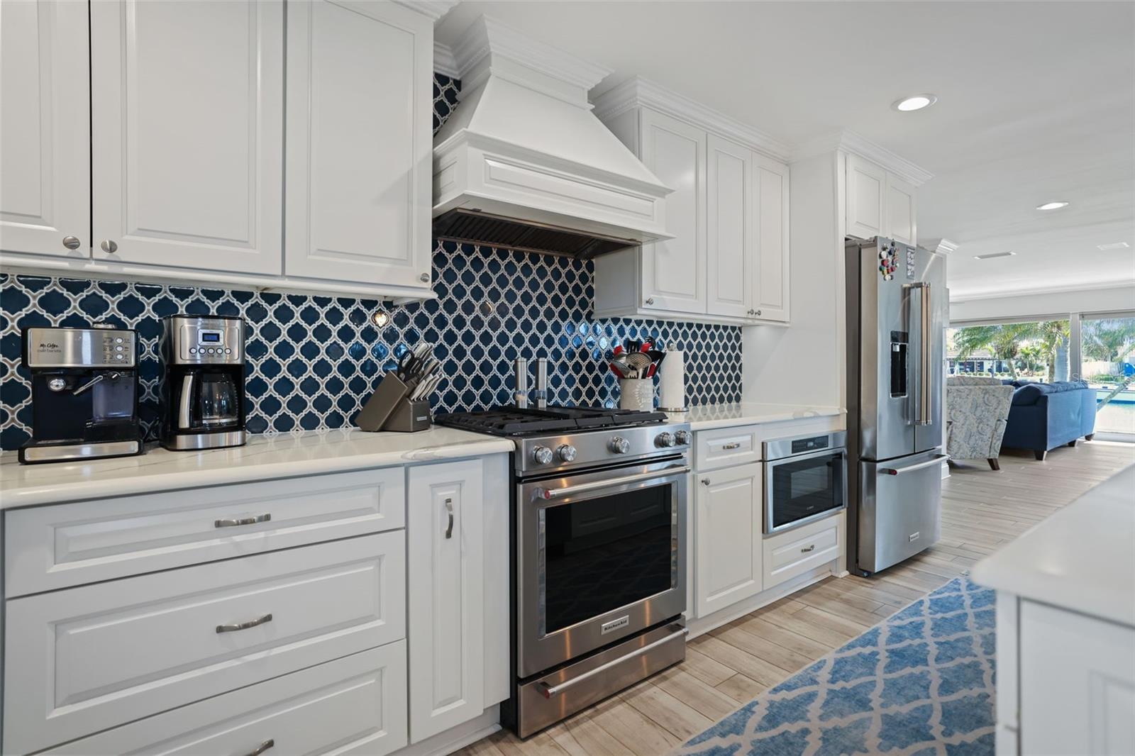 689 ISLAND WAY, CLEARWATER BEACH, FL, 33767
