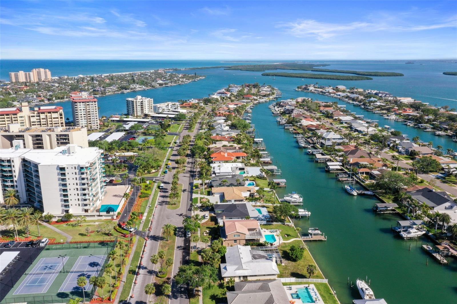689 ISLAND WAY, CLEARWATER BEACH, FL, 33767