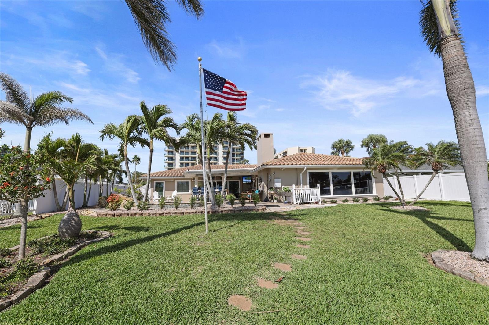 689 ISLAND WAY, CLEARWATER BEACH, FL, 33767