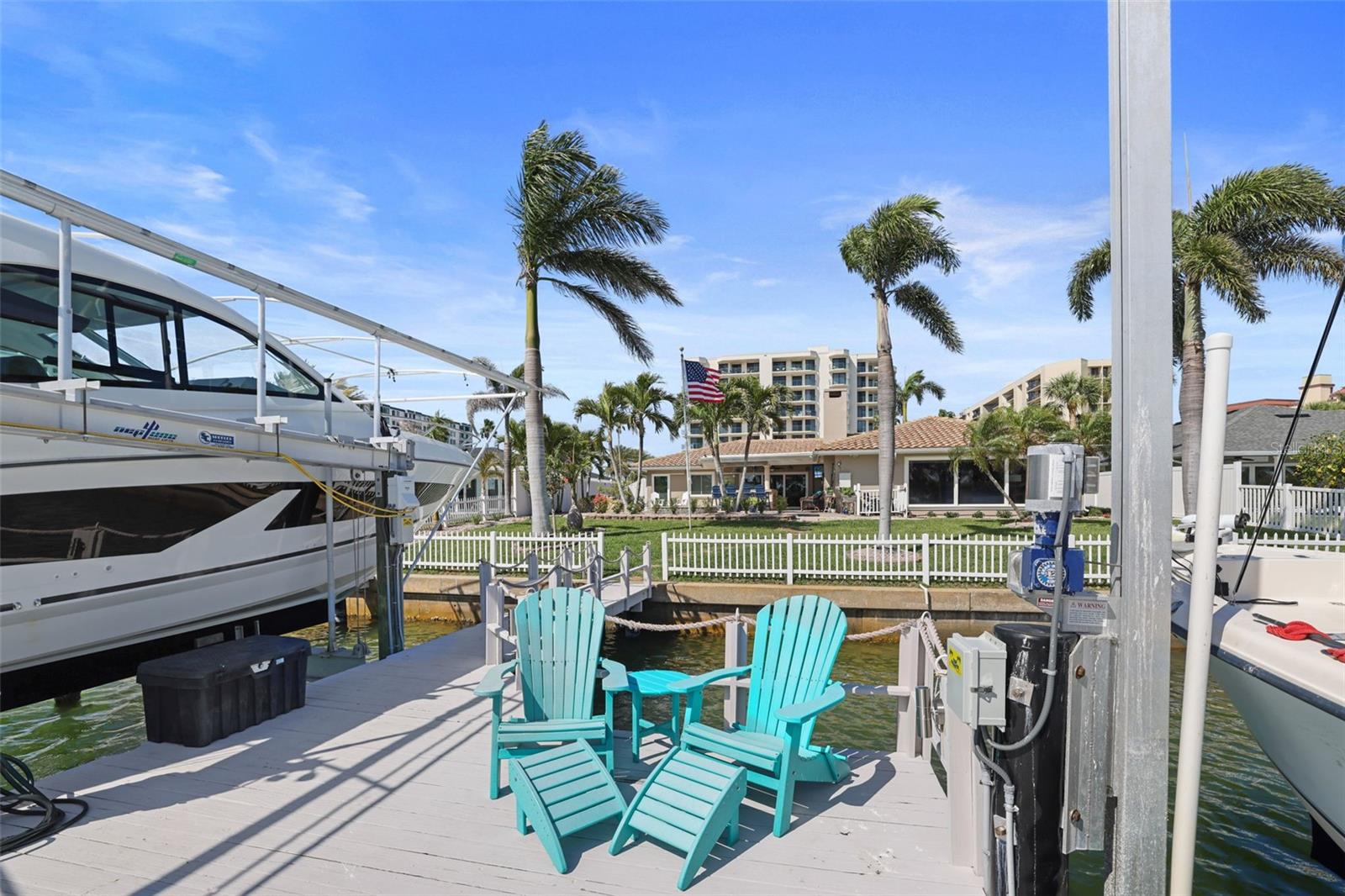 689 ISLAND WAY, CLEARWATER BEACH, FL, 33767