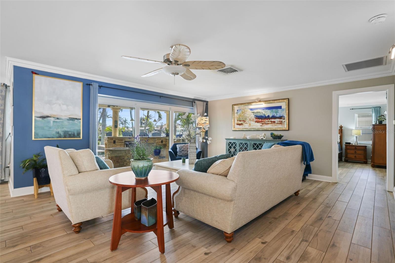 689 ISLAND WAY, CLEARWATER BEACH, FL, 33767