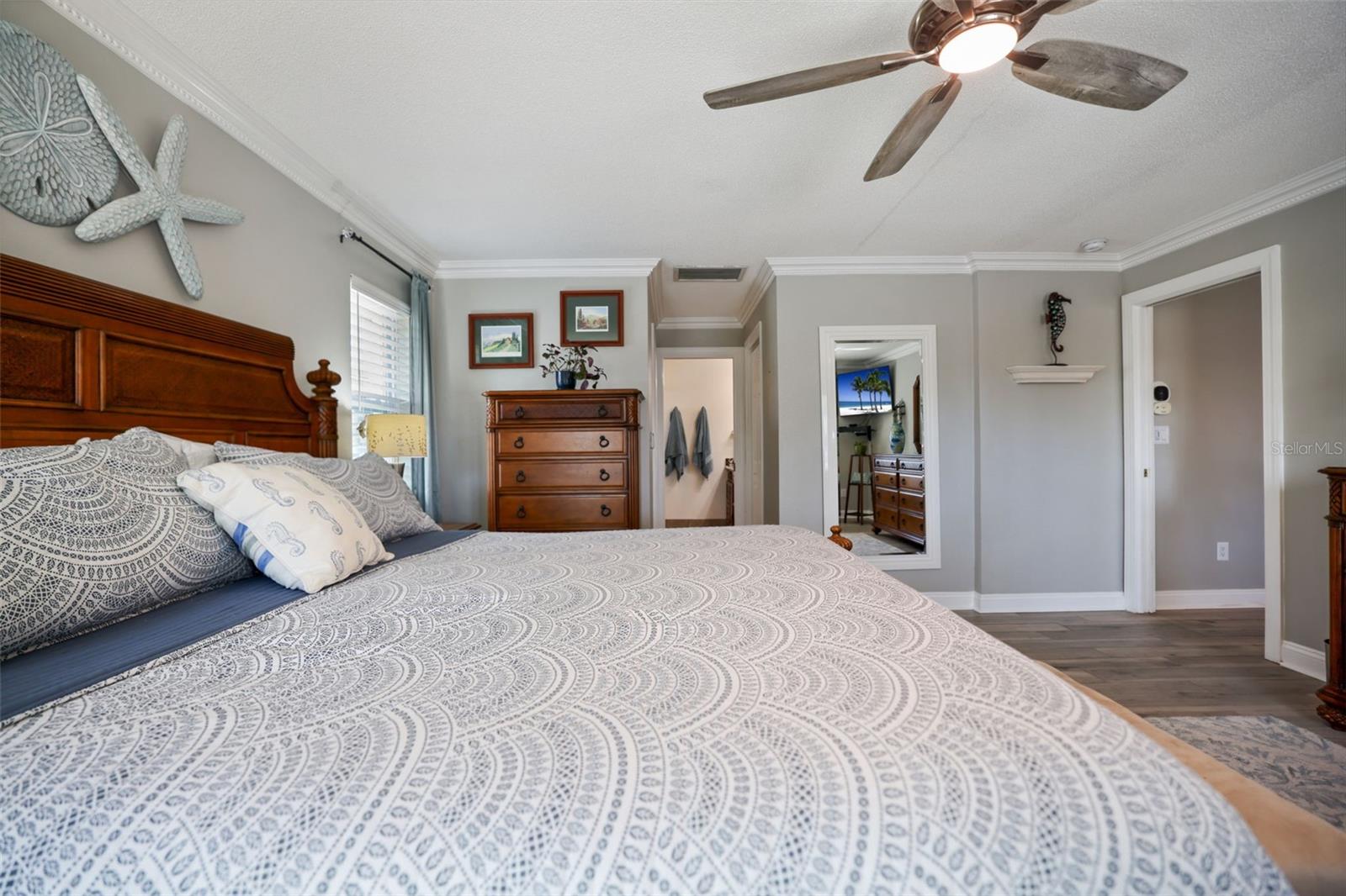 689 ISLAND WAY, CLEARWATER BEACH, FL, 33767