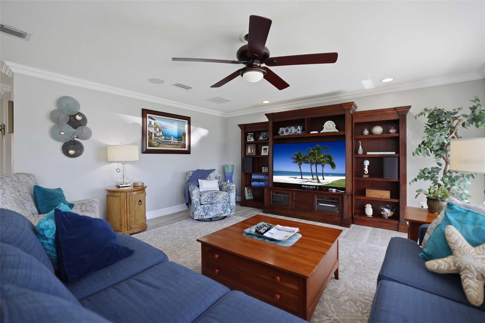 689 ISLAND WAY, CLEARWATER BEACH, FL, 33767