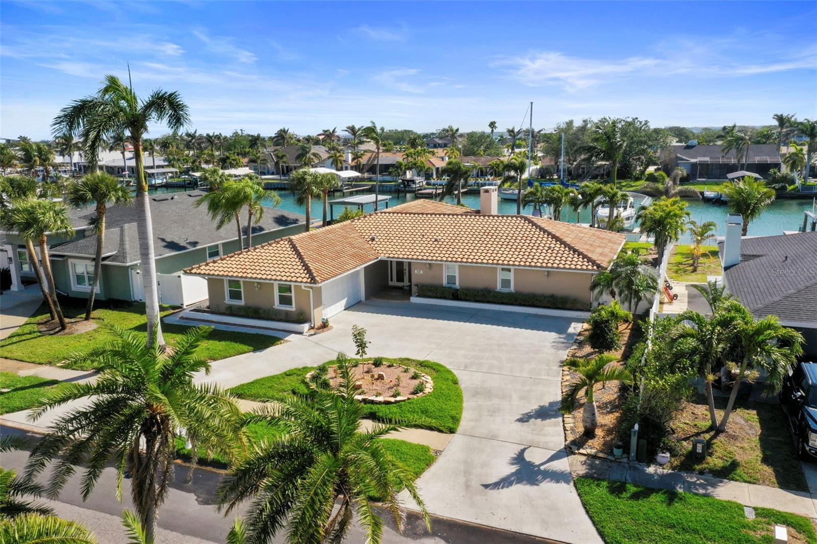 689 ISLAND WAY, CLEARWATER BEACH, FL, 33767