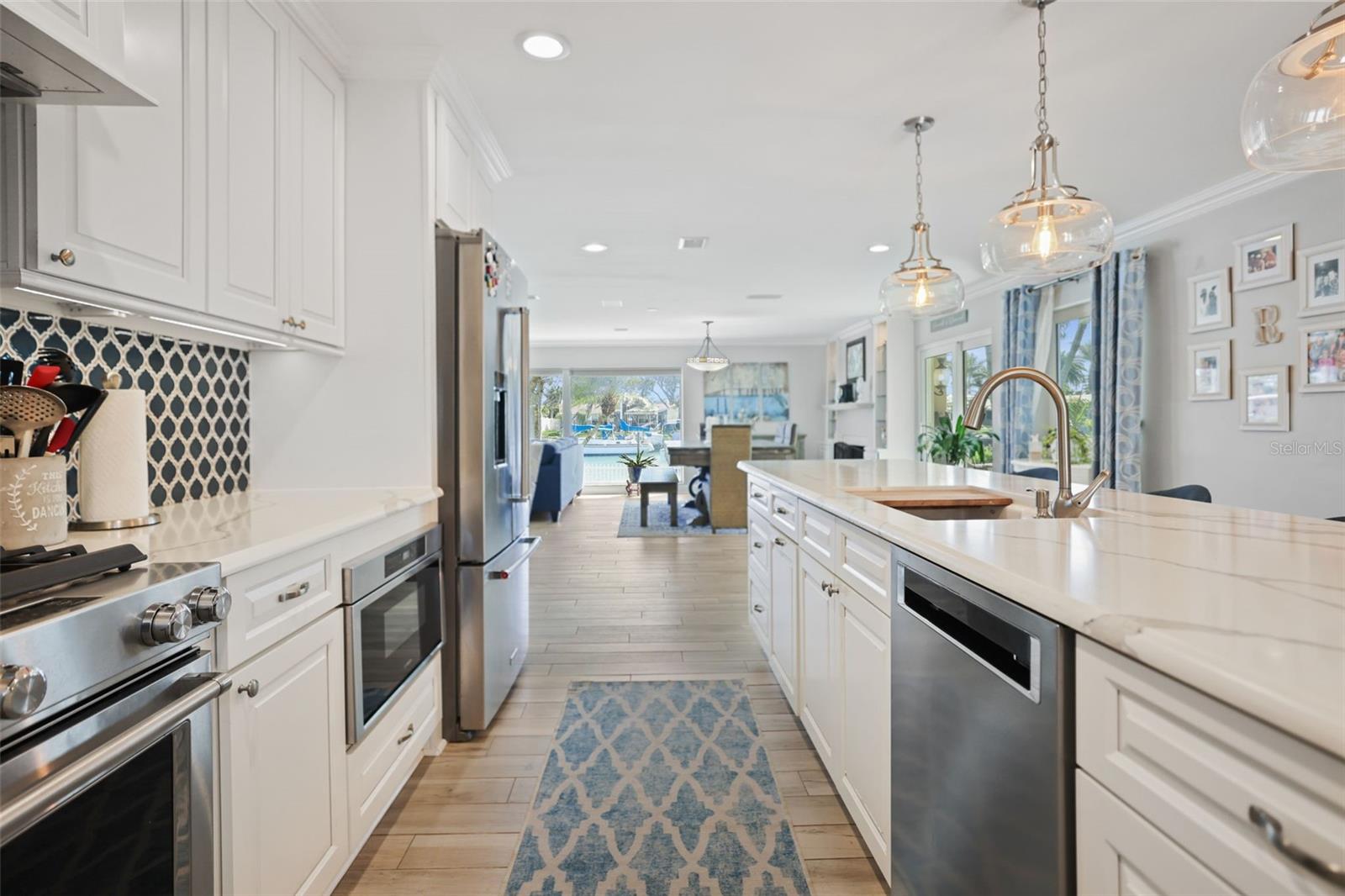689 ISLAND WAY, CLEARWATER BEACH, FL, 33767