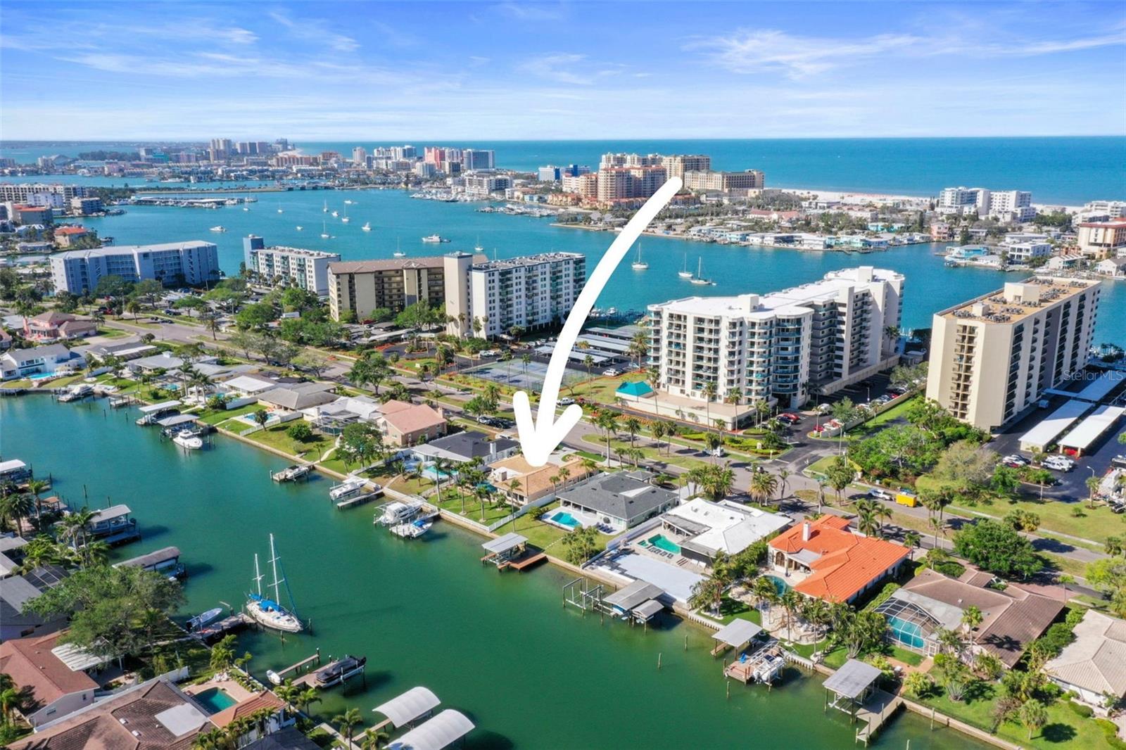 689 ISLAND WAY, CLEARWATER BEACH, FL, 33767