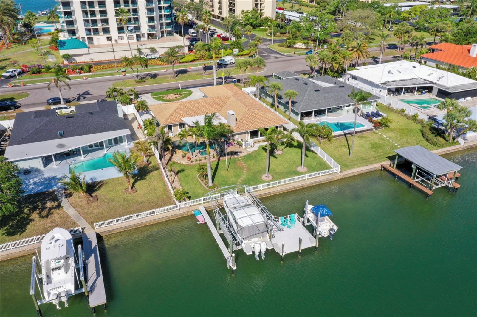 689 ISLAND WAY, CLEARWATER BEACH, FL, 33767