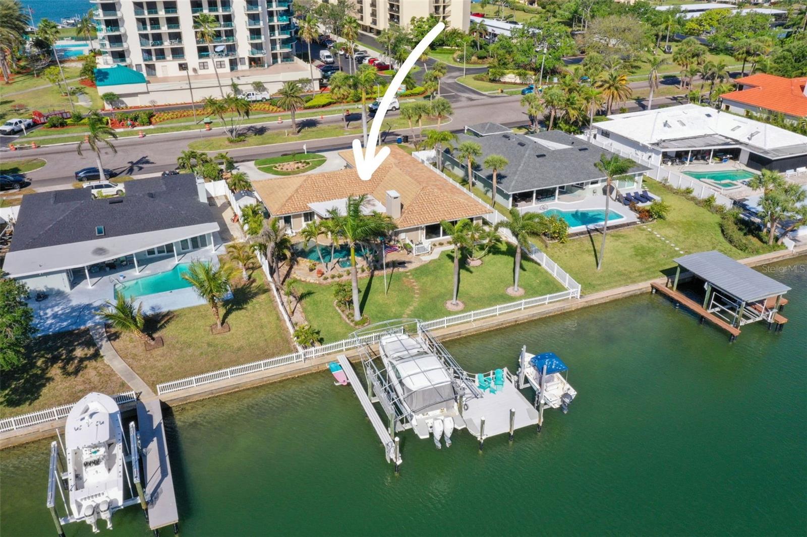 689 ISLAND WAY, CLEARWATER BEACH, FL, 33767