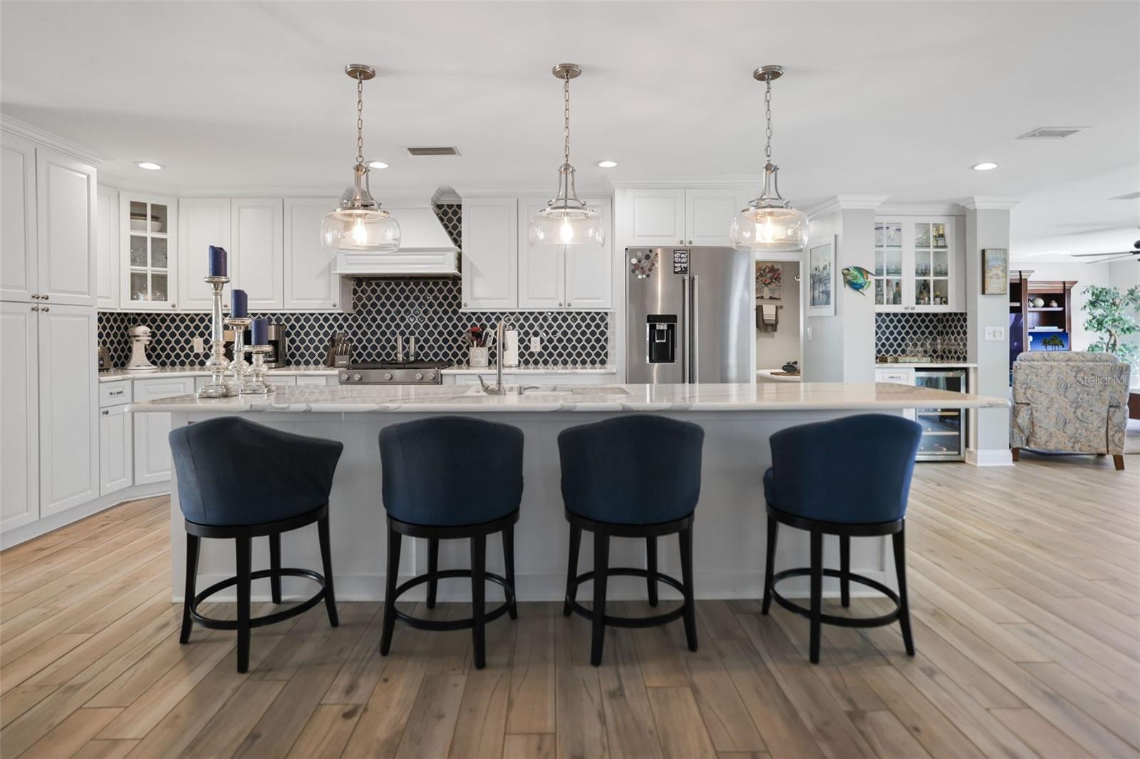 689 ISLAND WAY, CLEARWATER BEACH, FL, 33767