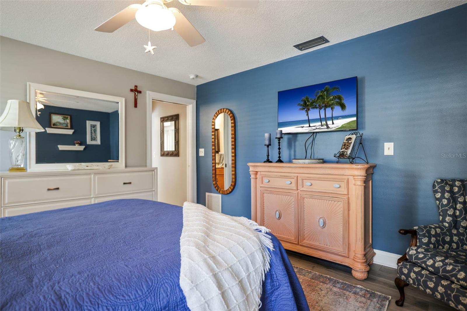 689 ISLAND WAY, CLEARWATER BEACH, FL, 33767