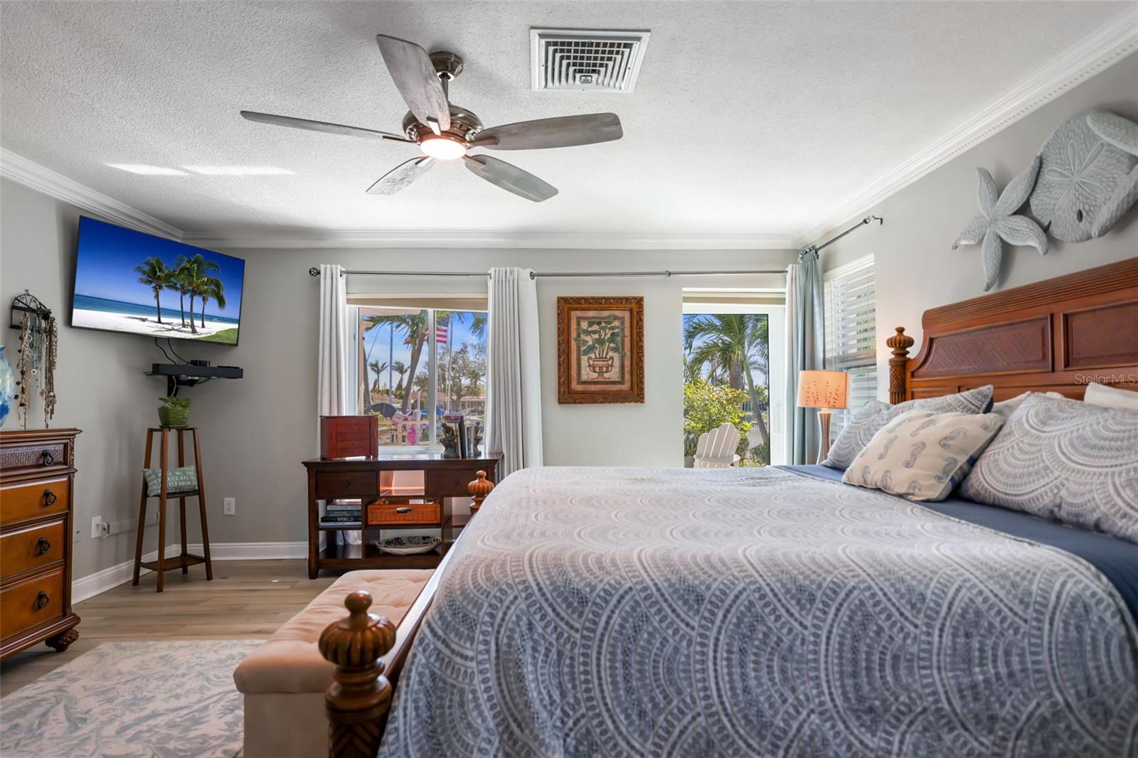 689 ISLAND WAY, CLEARWATER BEACH, FL, 33767