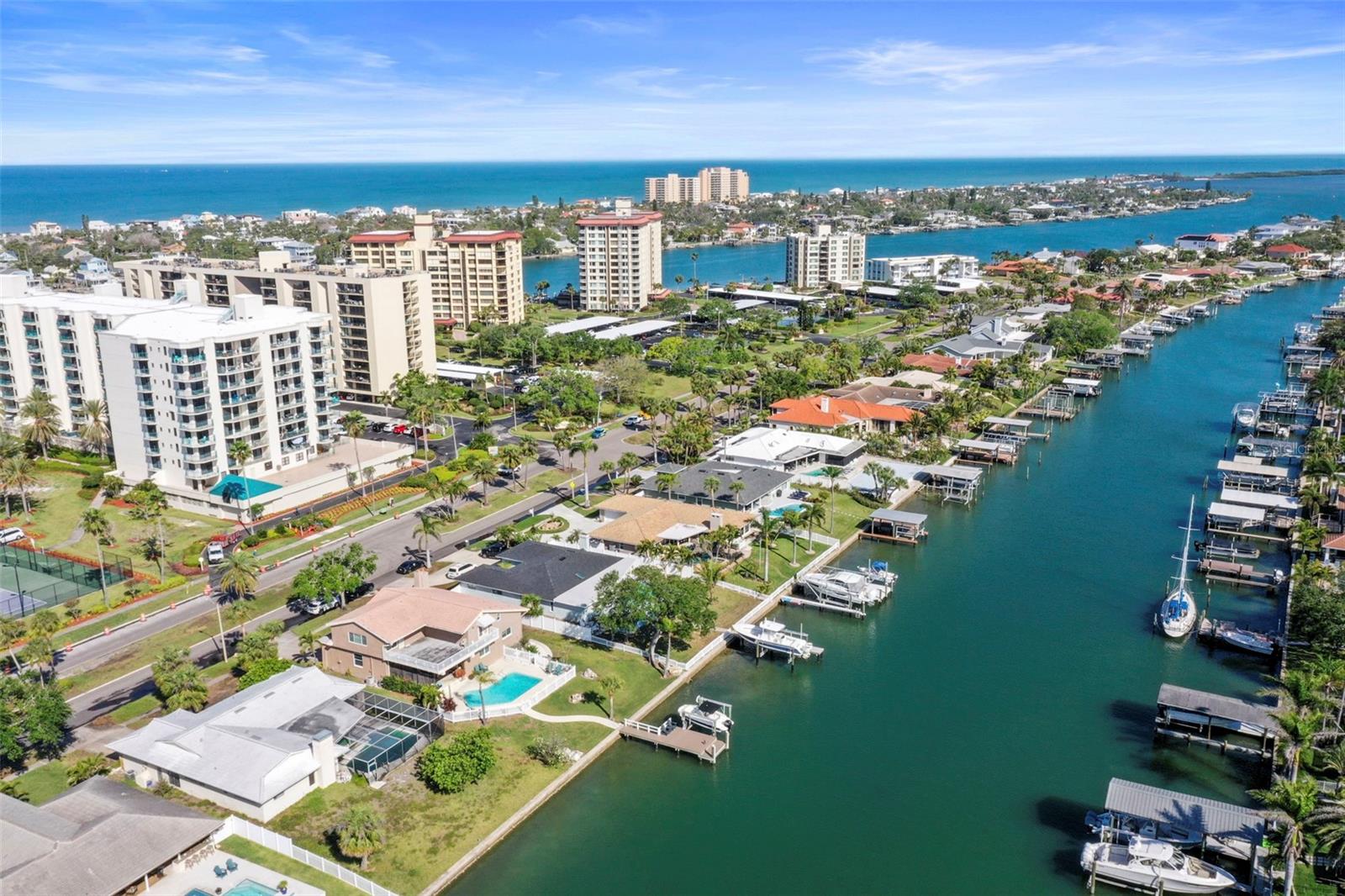 689 ISLAND WAY, CLEARWATER BEACH, FL, 33767