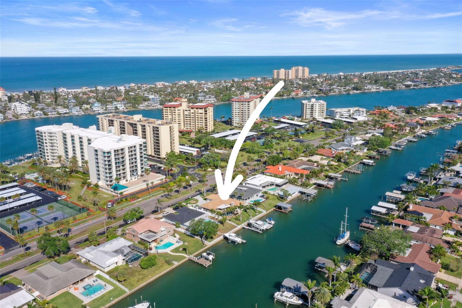 689 ISLAND WAY, CLEARWATER BEACH, FL, 33767