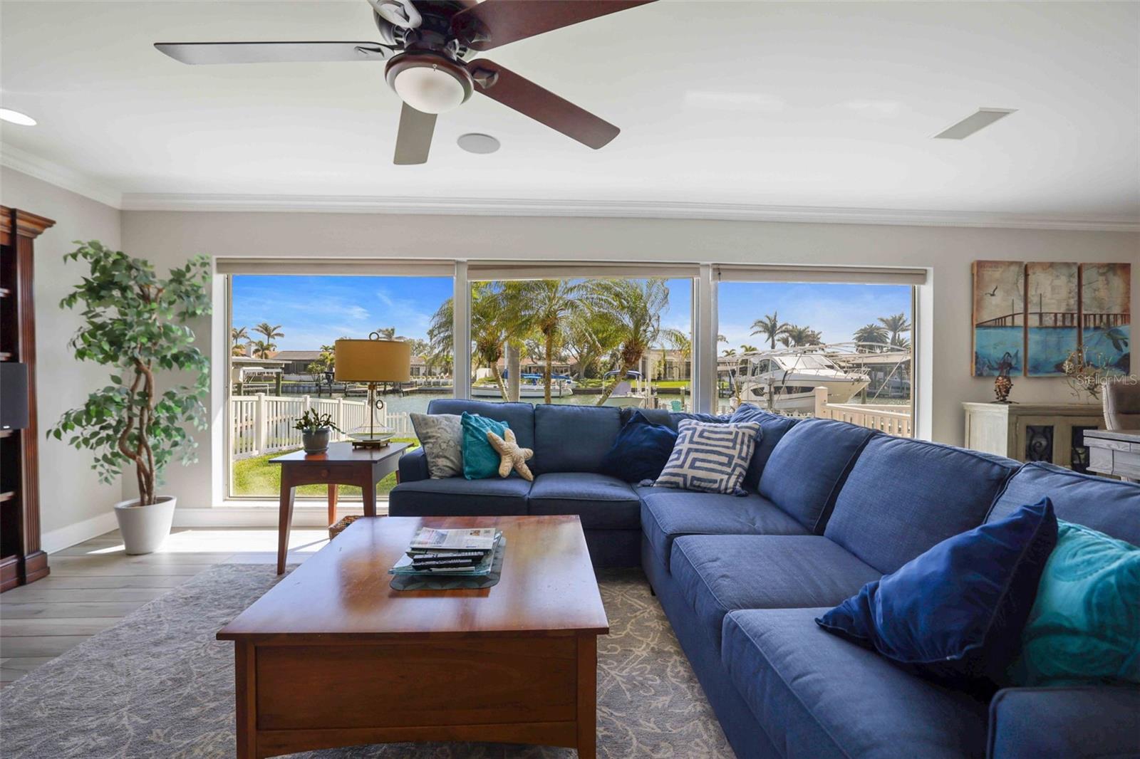 689 ISLAND WAY, CLEARWATER BEACH, FL, 33767