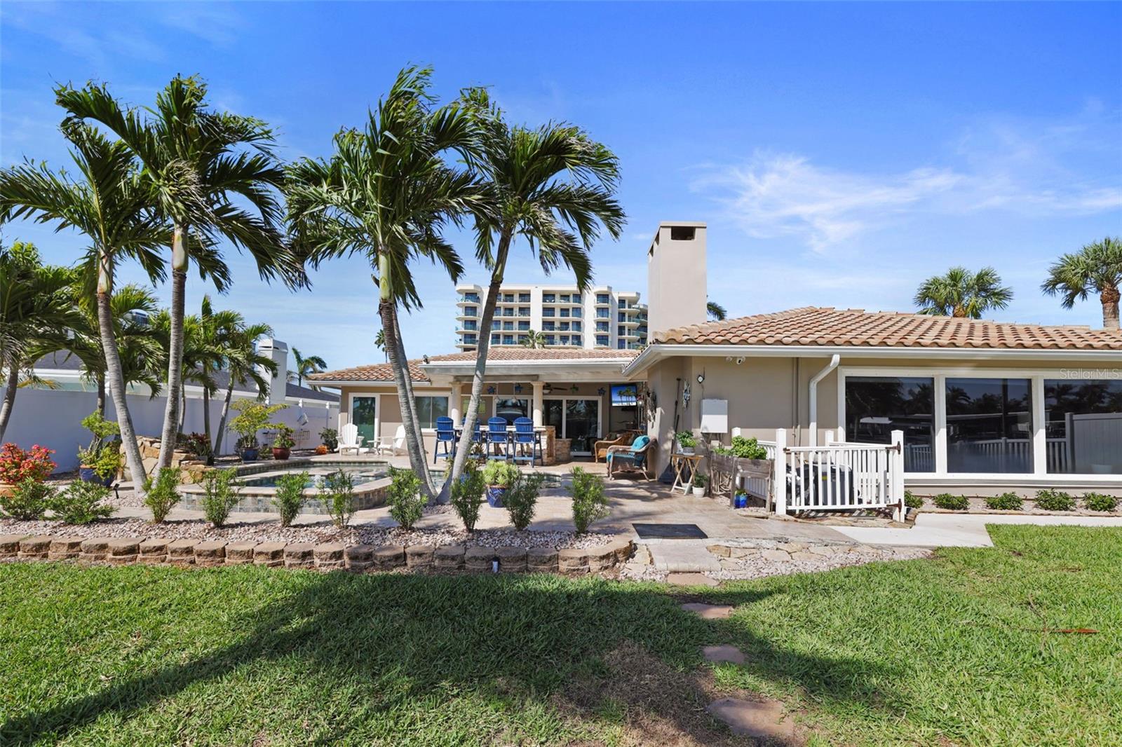 689 ISLAND WAY, CLEARWATER BEACH, FL, 33767