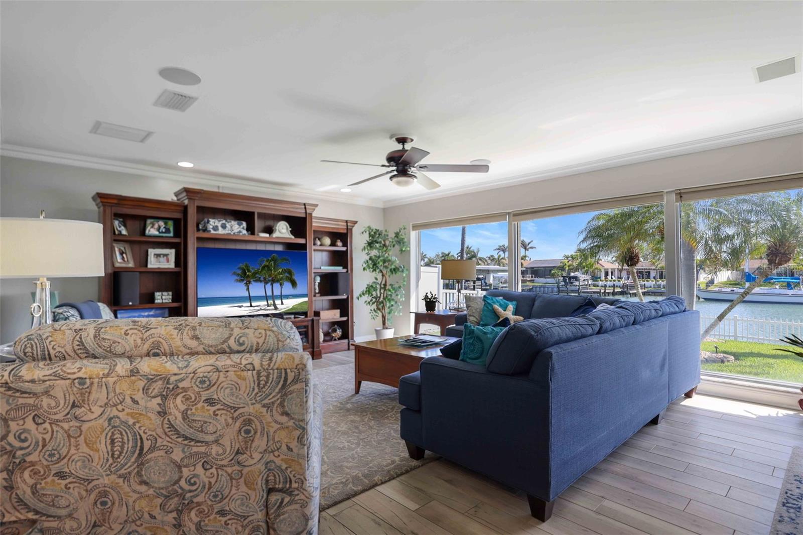 689 ISLAND WAY, CLEARWATER BEACH, FL, 33767