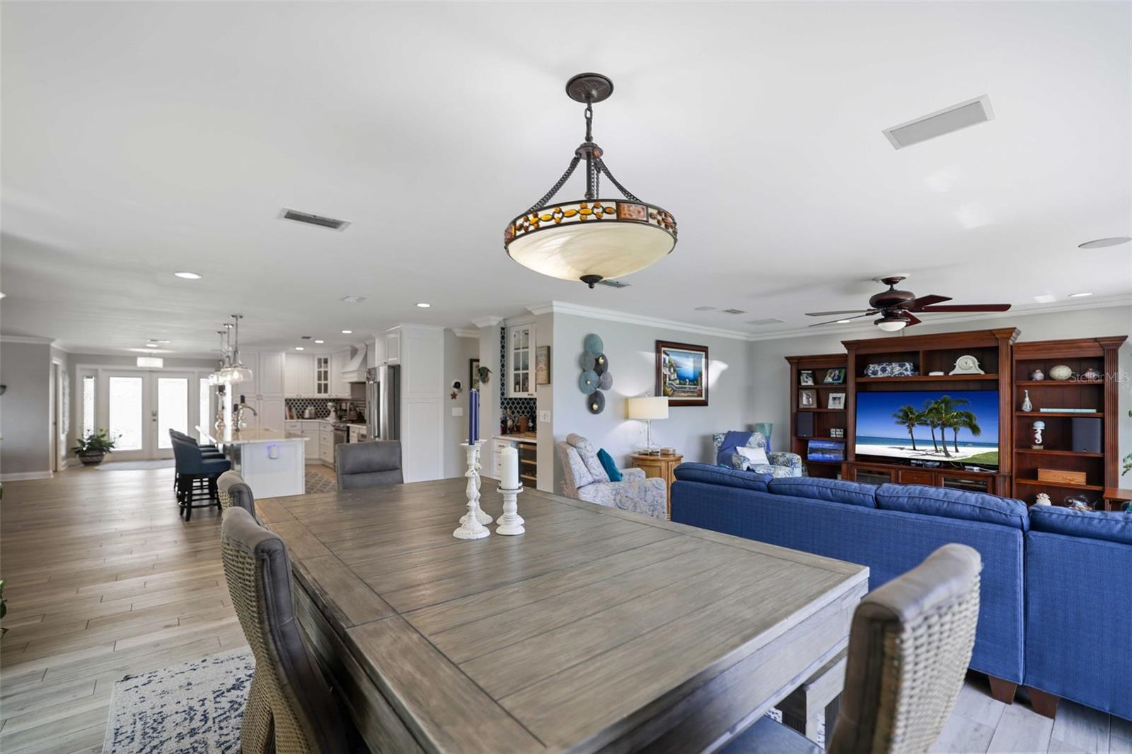 689 ISLAND WAY, CLEARWATER BEACH, FL, 33767