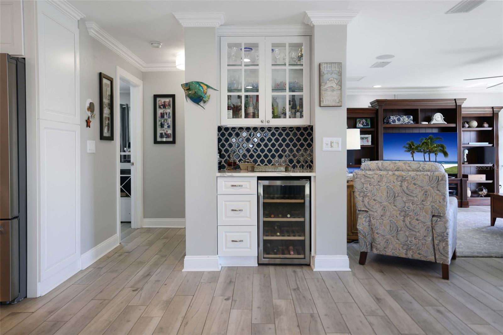 689 ISLAND WAY, CLEARWATER BEACH, FL, 33767
