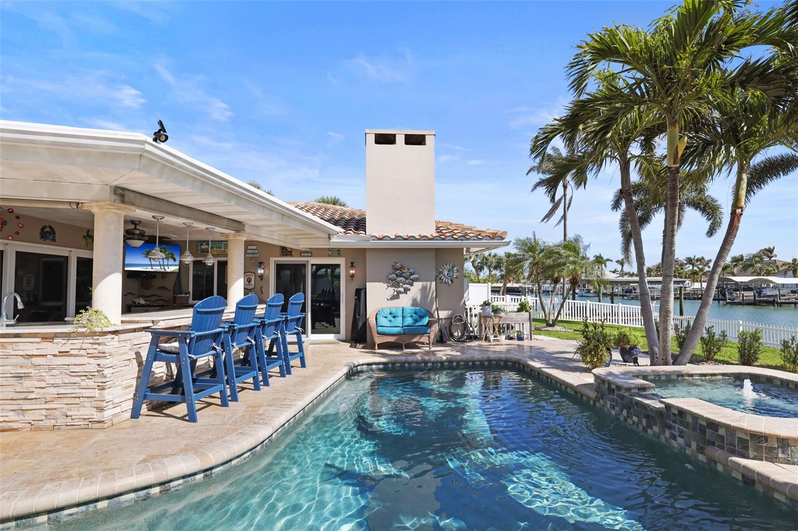 689 ISLAND WAY, CLEARWATER BEACH, FL, 33767