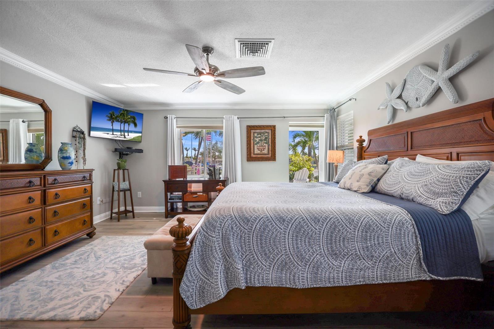 689 ISLAND WAY, CLEARWATER BEACH, FL, 33767