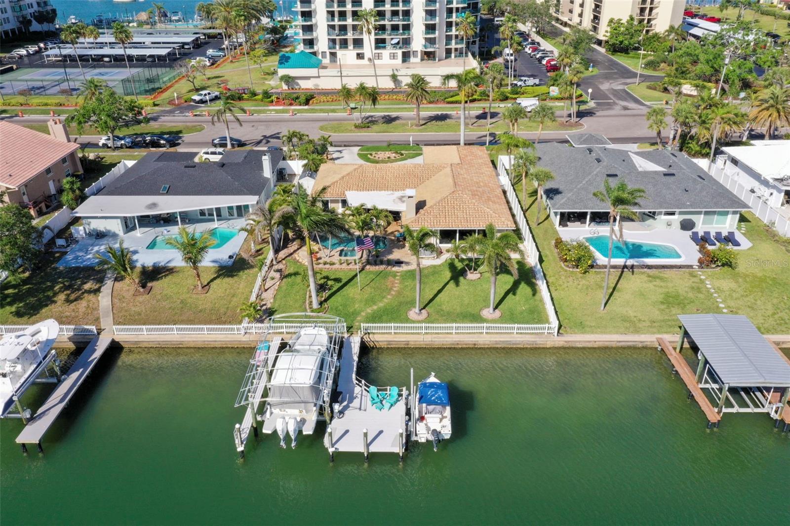 689 ISLAND WAY, CLEARWATER BEACH, FL, 33767