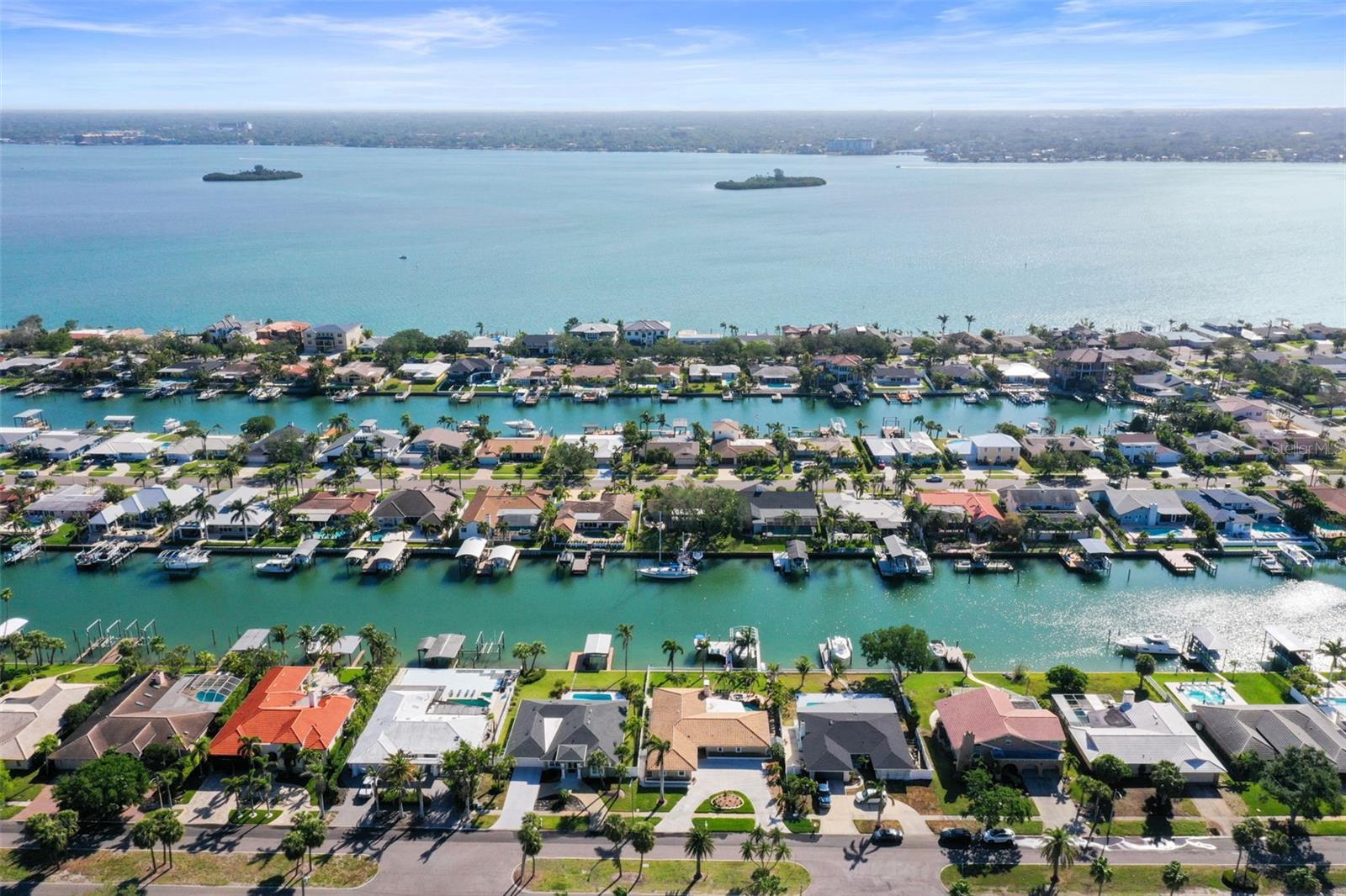 689 ISLAND WAY, CLEARWATER BEACH, FL, 33767