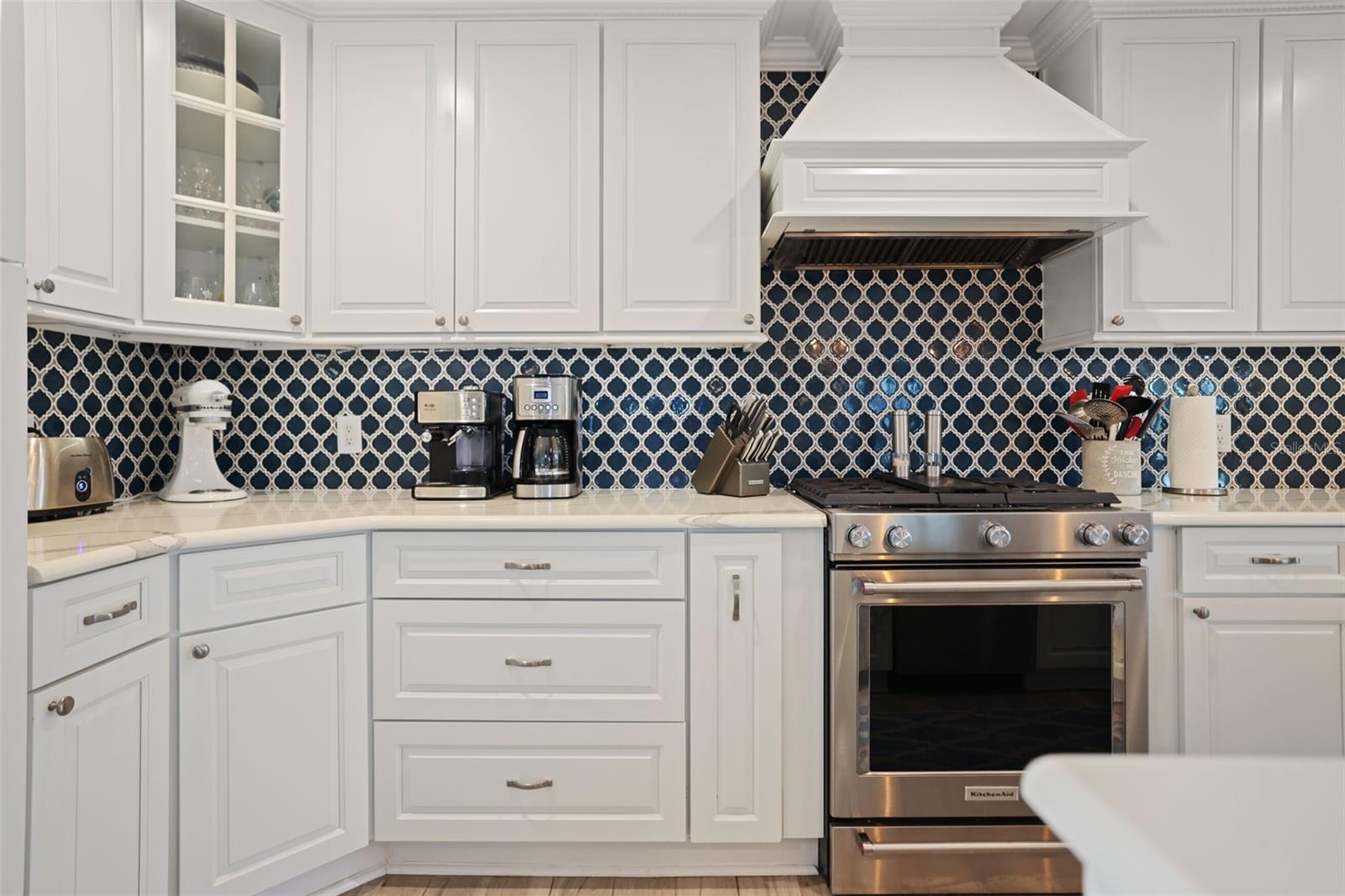 689 ISLAND WAY, CLEARWATER BEACH, FL, 33767