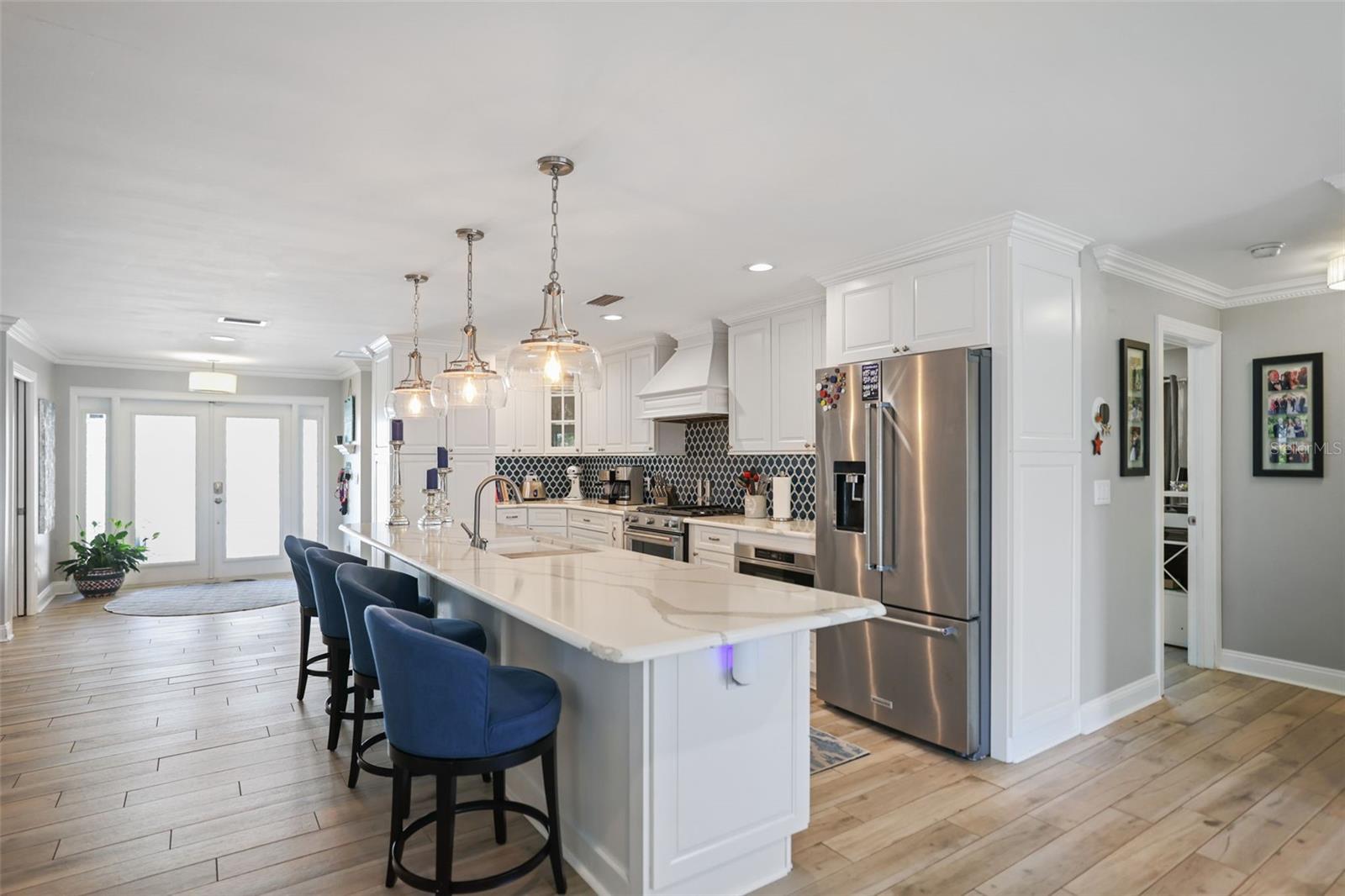 689 ISLAND WAY, CLEARWATER BEACH, FL, 33767