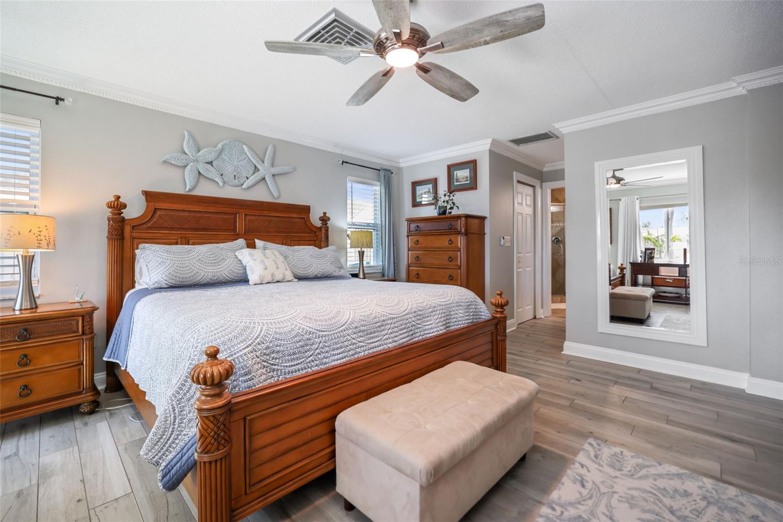689 ISLAND WAY, CLEARWATER BEACH, FL, 33767