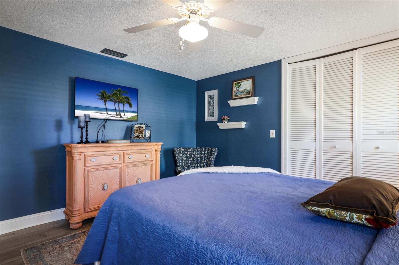 689 ISLAND WAY, CLEARWATER BEACH, FL, 33767
