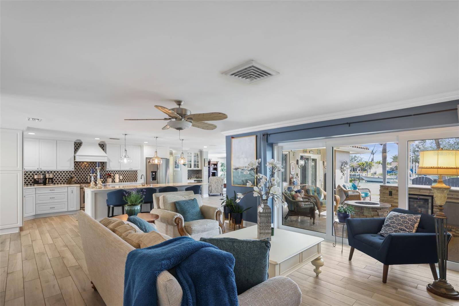 689 ISLAND WAY, CLEARWATER BEACH, FL, 33767
