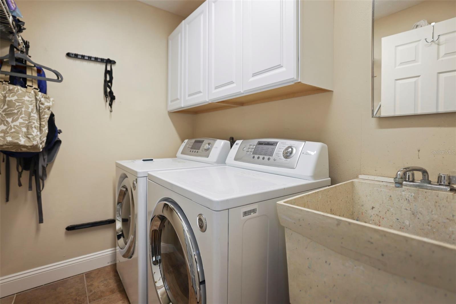689 ISLAND WAY, CLEARWATER BEACH, FL, 33767