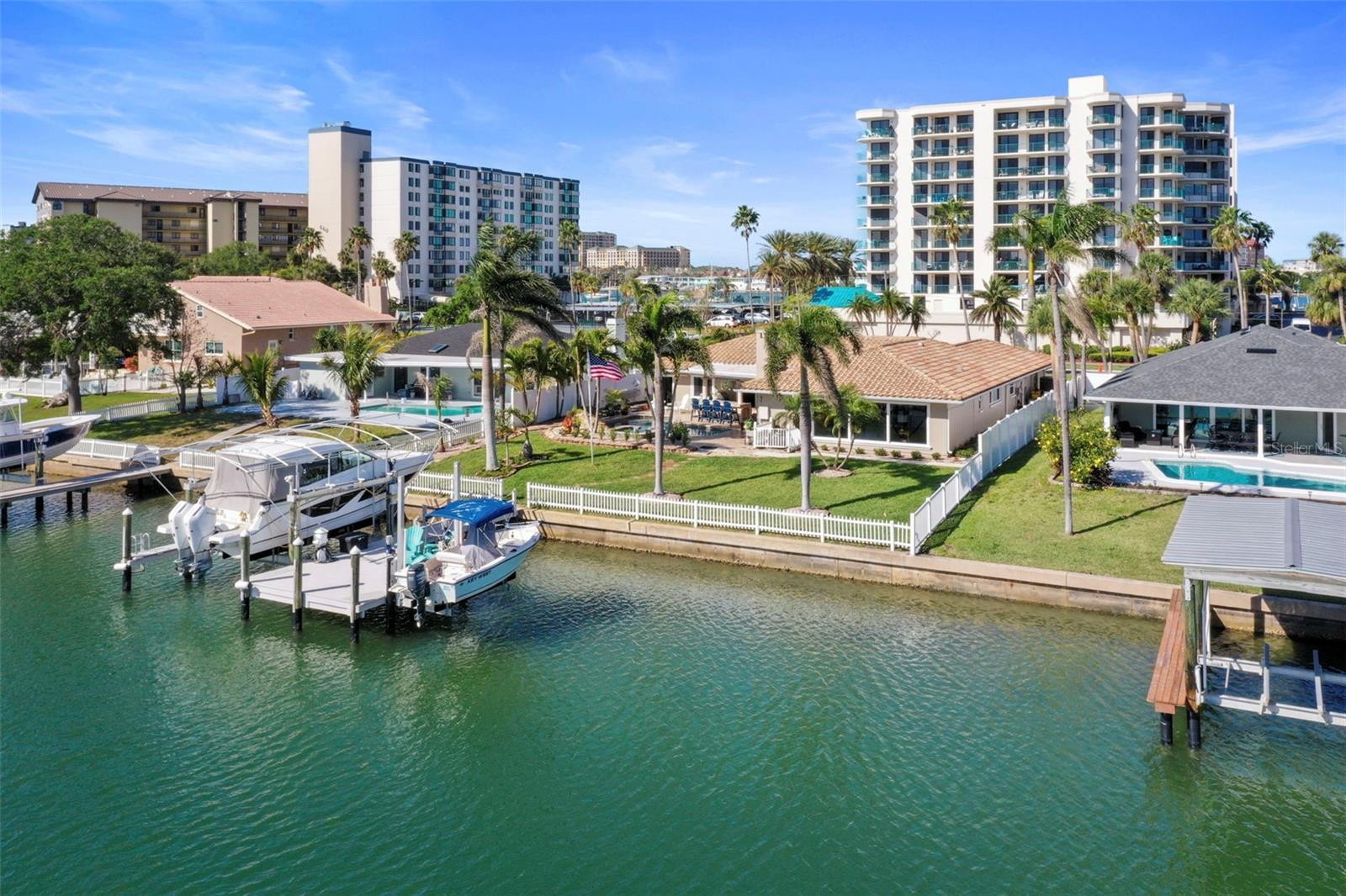 689 ISLAND WAY, CLEARWATER BEACH, FL, 33767