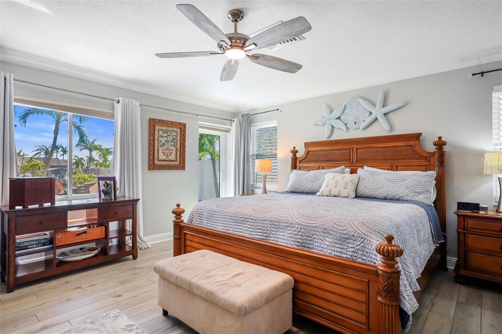689 ISLAND WAY, CLEARWATER BEACH, FL, 33767