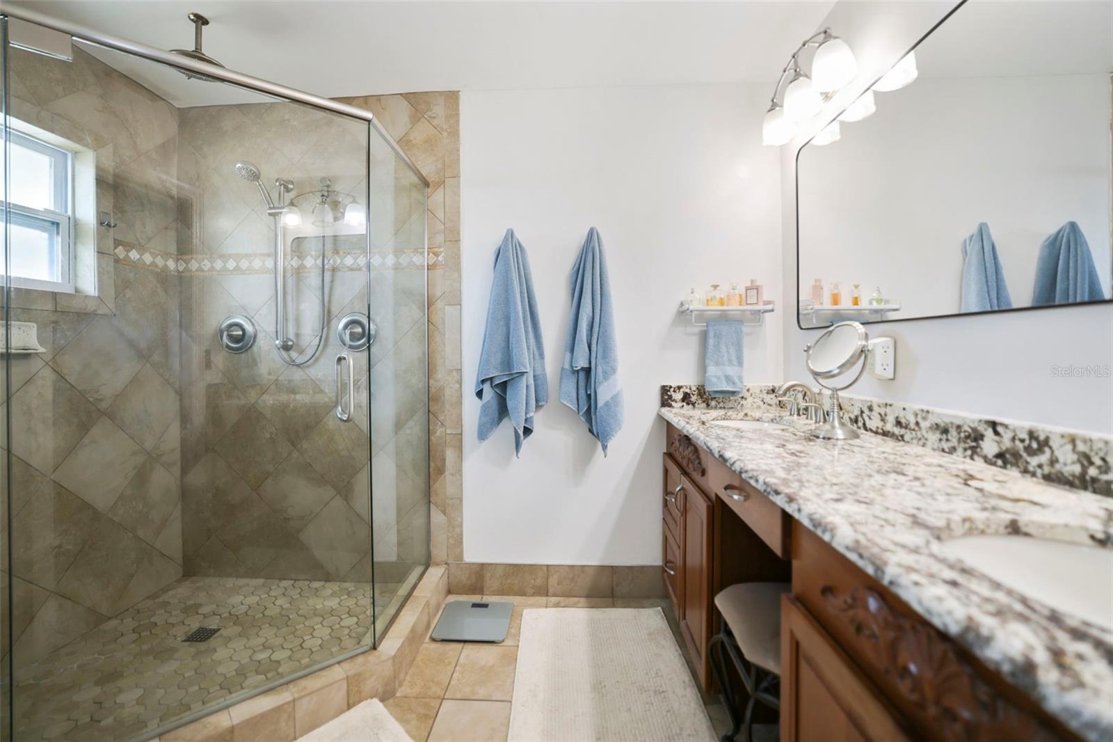 689 ISLAND WAY, CLEARWATER BEACH, FL, 33767