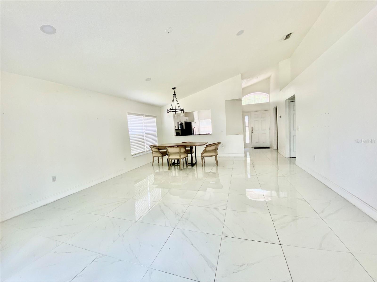 8233 WESTCOTT SHORE DR, ORLANDO, FL, 32829