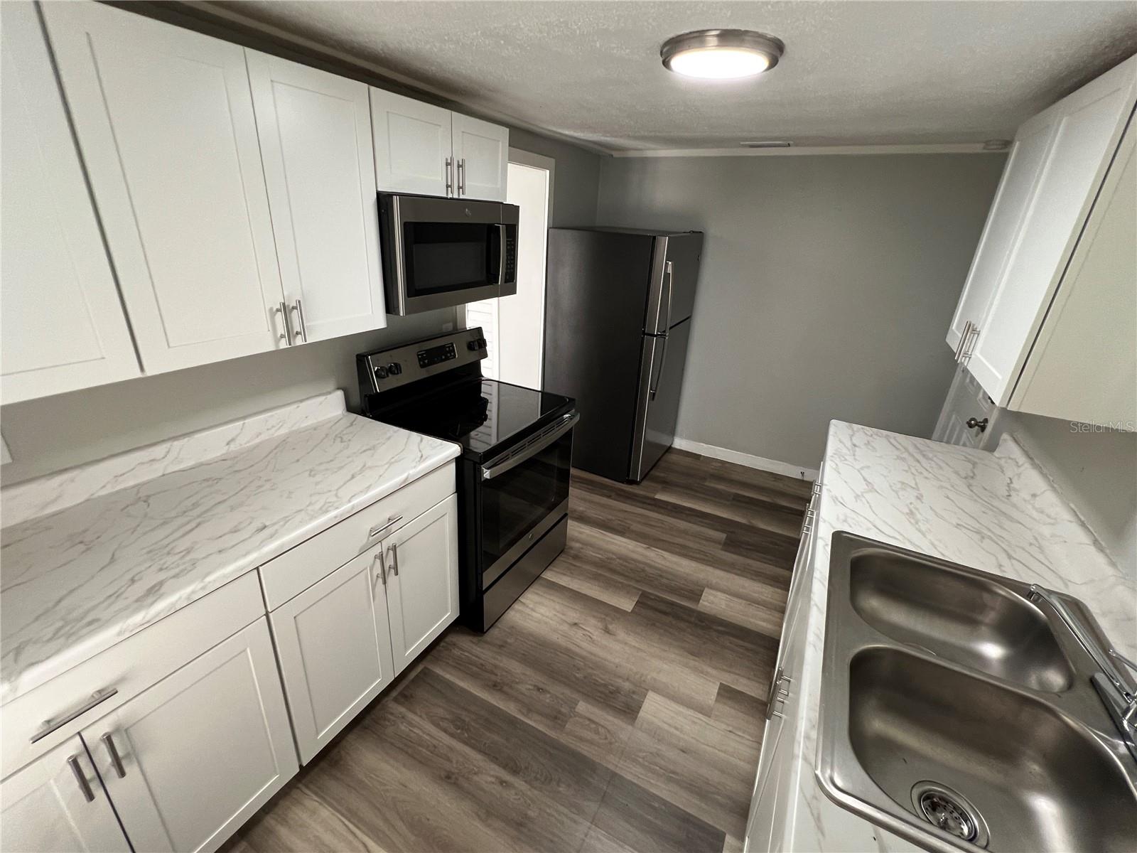 2107 HOLLYWOOD AVE, EUSTIS, FL, 32726