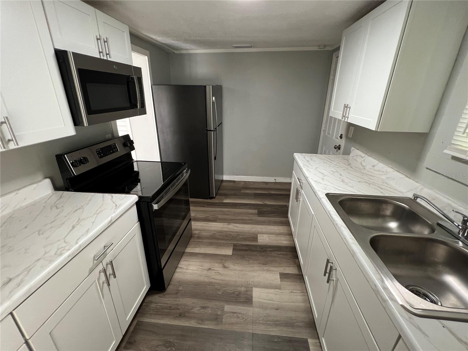 2107 HOLLYWOOD AVE, EUSTIS, FL, 32726