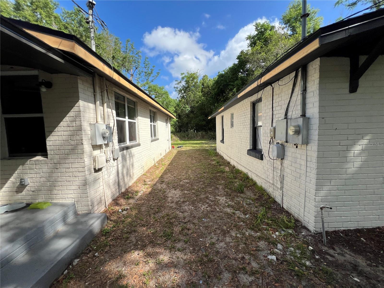 2107 HOLLYWOOD AVE, EUSTIS, FL, 32726