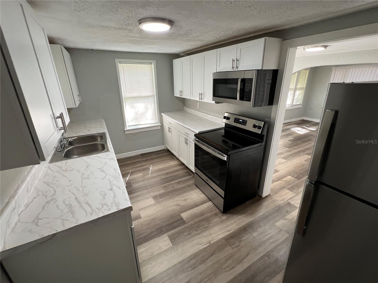 2107 HOLLYWOOD AVE, EUSTIS, FL, 32726