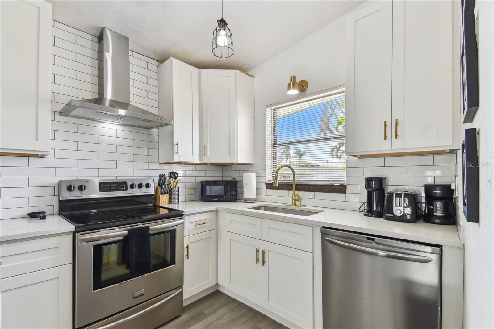 5619 NEW YORK AVE, SARASOTA, FL, 34231