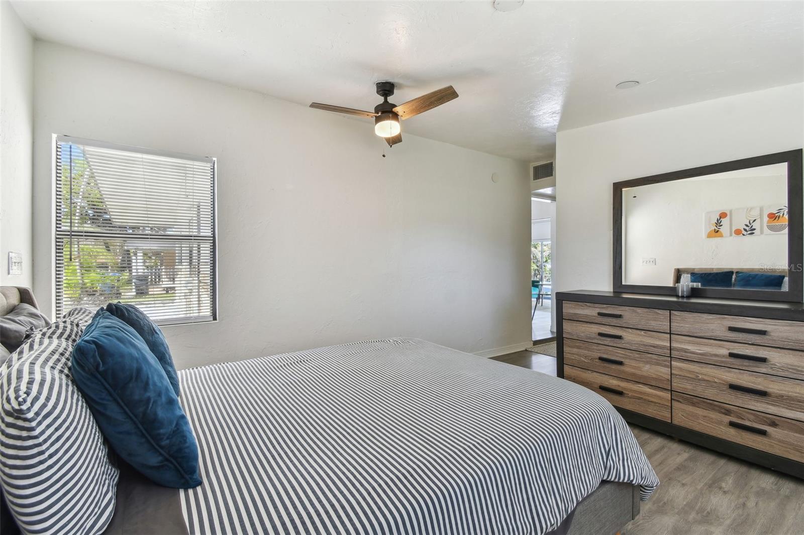 5619 NEW YORK AVE, SARASOTA, FL, 34231
