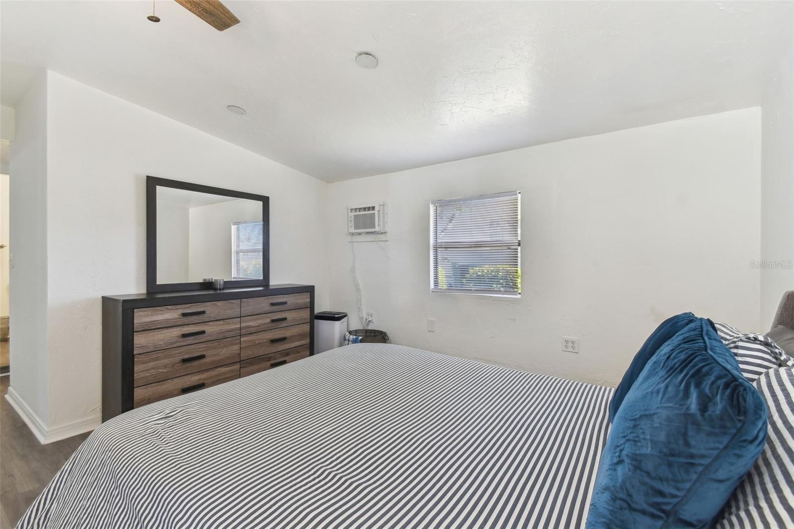 5619 NEW YORK AVE, SARASOTA, FL, 34231