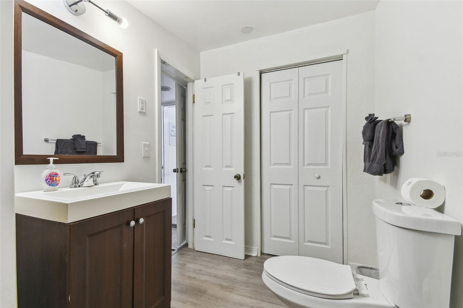 5619 NEW YORK AVE, SARASOTA, FL, 34231
