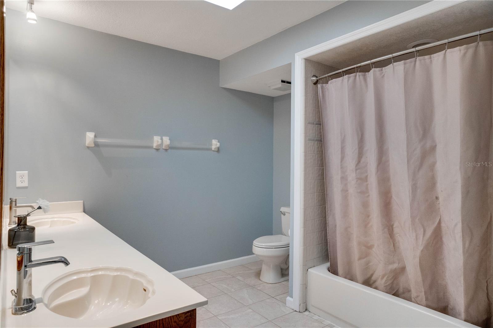 511 LAKE CHARM DR, OVIEDO, FL, 32765