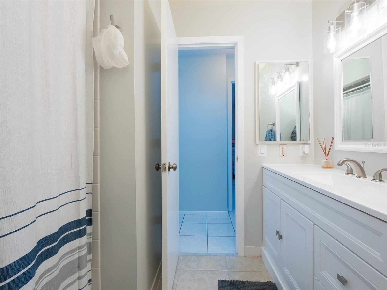 5671 GARDENS DR #202, SARASOTA, FL, 34243