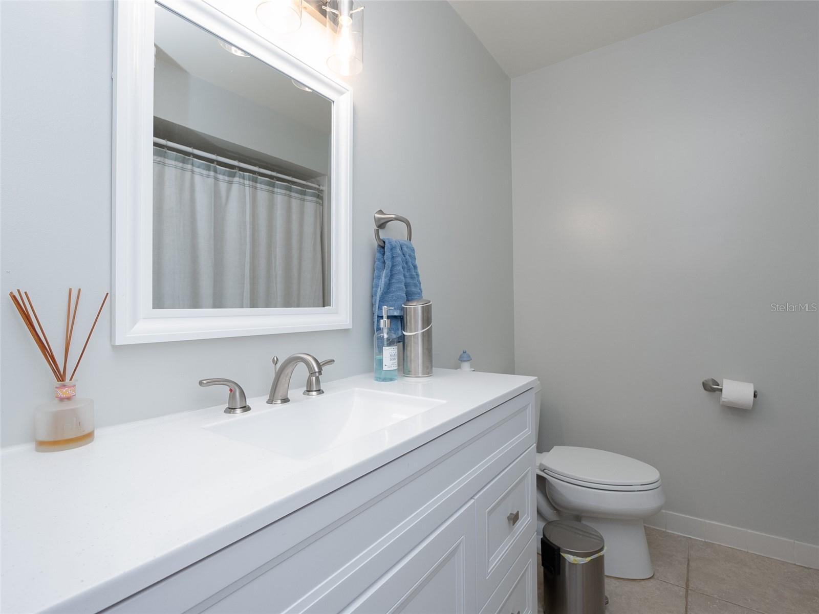 5671 GARDENS DR #202, SARASOTA, FL, 34243