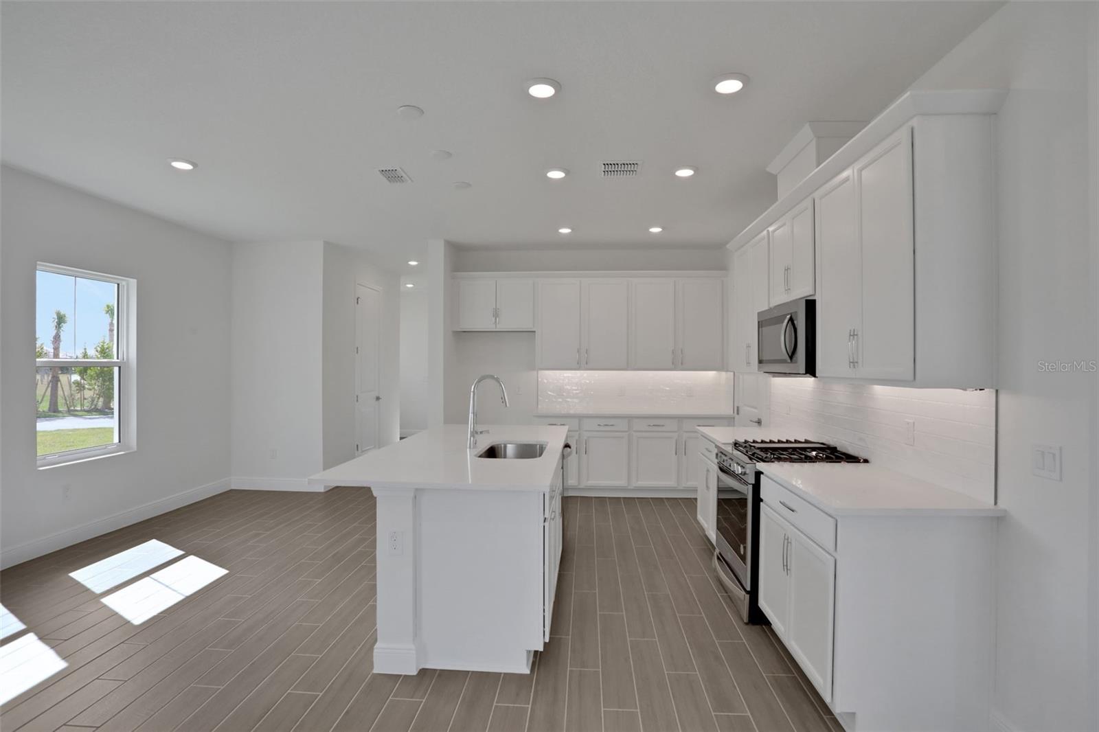 200 EAGLESTON LN, SARASOTA, FL, 34240
