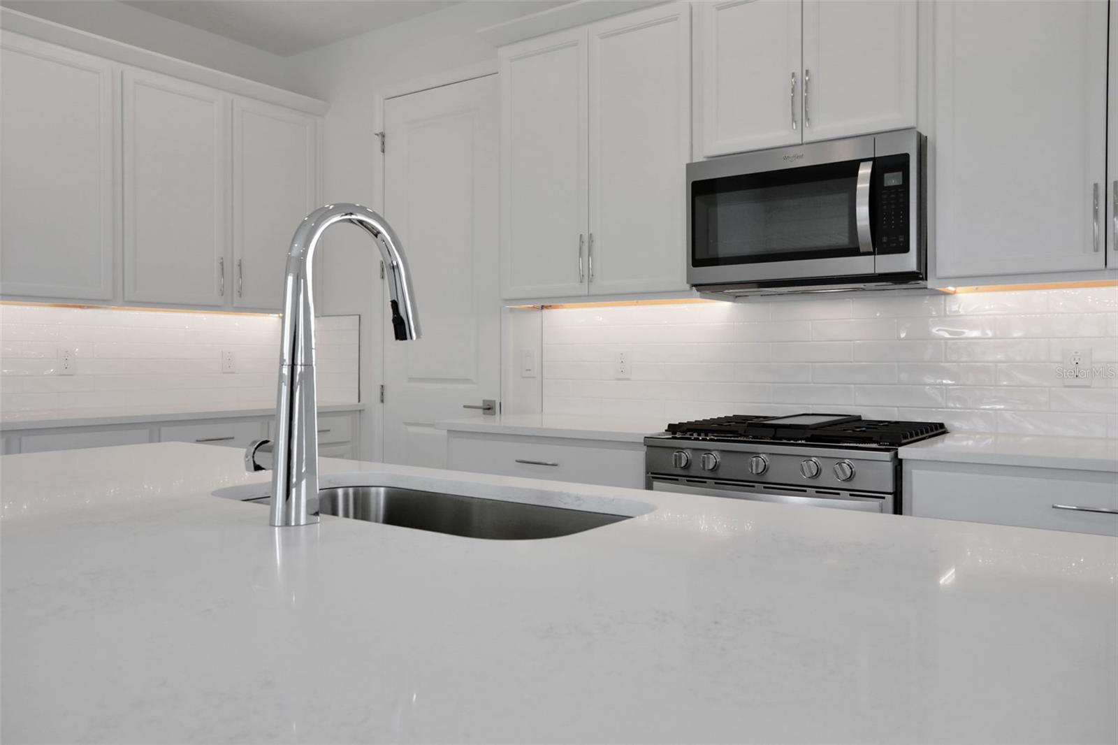200 EAGLESTON LN, SARASOTA, FL, 34240