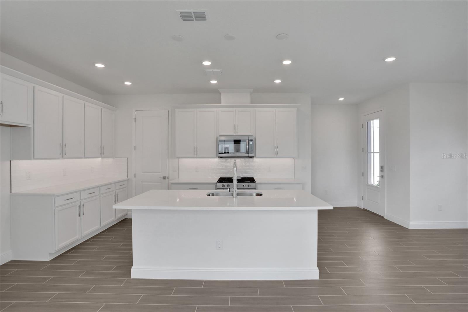 200 EAGLESTON LN, SARASOTA, FL, 34240